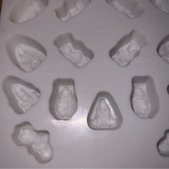 Walt Disney World Official Park Chocolate Mold Multi Character Cast Exclusive - Picture 3 of 8